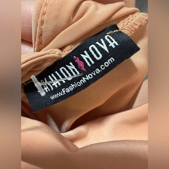 Fashion Nova Deep V-Neck Bodysuit - Size Large - Picture 5 of 6